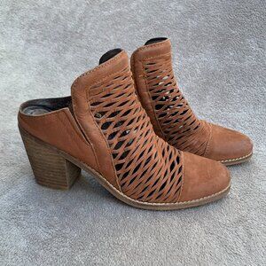 Diba Landing Crew Leather Mesh Hood Mules Sz 7.5